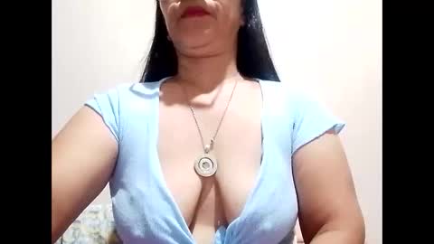 Snapshot of suzzie_hot chatting on 10, 3, 2025 suzzie_hot online show from 10, 3, 2025