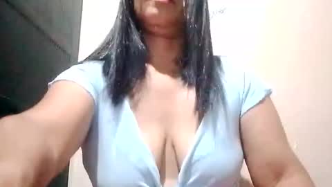 Snapshot of suzzie_hot chatting on 19, 9, 2025 suzzie_hot online show from 19, 9, 2025
