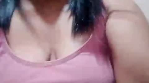 Snapshot of suzzie_hot chatting on 13, 10, 2025 suzzie_hot online show from 13, 10, 2025