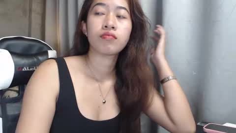 Snapshot of sw33tgirl_sucker chatting on 20, 4, 2026 Zaina online show from 20, 4, 2026