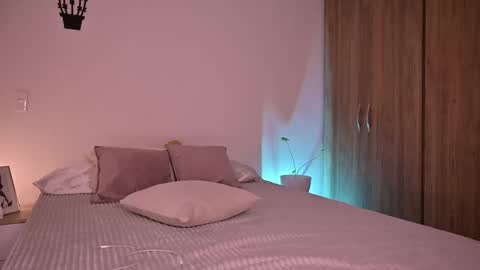 Sofis schedule 10pm until 4am GMT-5 online show from 18, 9, 2025