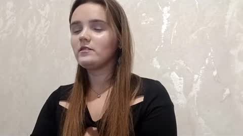 Snapshot of sweat_lili chatting on 30, 7, 2026 Bella online show from 30, 7, 2026