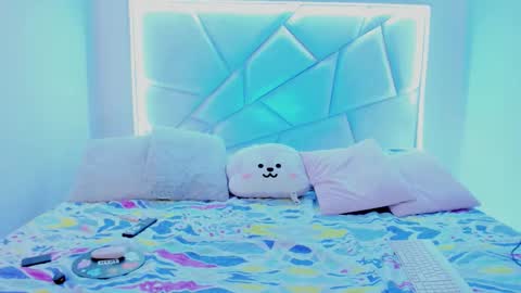 Nikki model independent online show from 8, 11, 2025