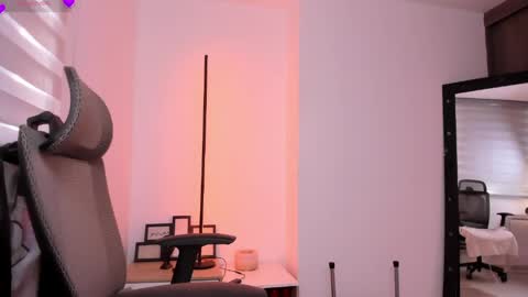 Snapshot of sweer_oshun chatting on 22, 4, 2026 Evangeline online show from 22, 4, 2026