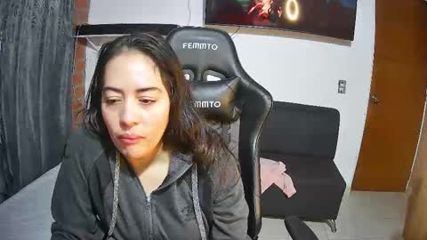 Snapshot of sweet10salome chatting on 27, 10, 2025 sweet10salome online show from 27, 10, 2025