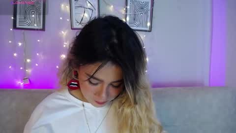 Snapshot of sweet_bella_valery_ chatting on 14, 3, 2026 Bella Valery online show from 14, 3, 2026