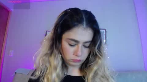 Snapshot of sweet_bella_valery_ chatting on 15, 3, 2026 Bella Valery online show from 15, 3, 2026