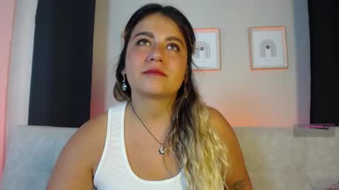 Snapshot of sweet_bella_valery_ chatting on 29, 3, 2026 Bella Valery online show from 29, 3, 2026