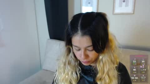 Snapshot of sweet_bella_valery_ chatting on 9, 4, 2026 Bella Valery online show from 9, 4, 2026