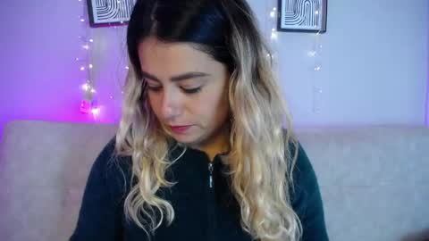 Snapshot of sweet_bella_valery_ chatting on 11, 4, 2026 Bella Valery online show from 11, 4, 2026