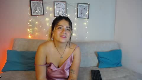 Snapshot of sweet_bella_valery_ chatting on 12, 4, 2026 Bella Valery online show from 12, 4, 2026