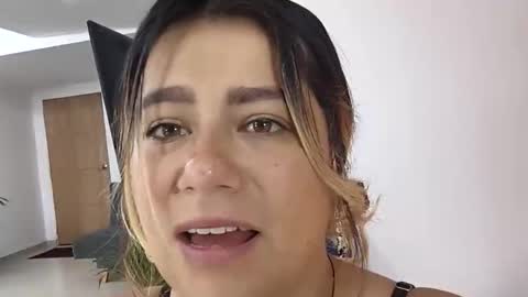 Snapshot of sweet_bella_valery_ chatting on 14, 4, 2026 Bella Valery online show from 14, 4, 2026