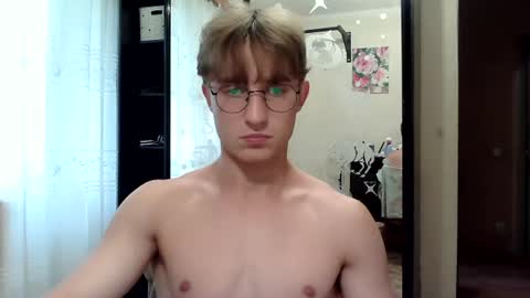 Snapshot of sweet_boy06 chatting on 7, 7, 2026 Sweet boy06 online show from 7, 7, 2026