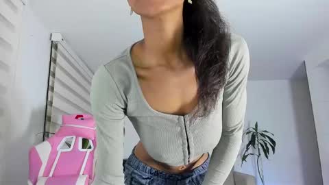 sweet_brunette88 online show from 28, 1, 2025