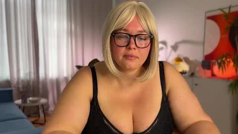 Snapshot of sweet_car0line_ chatting on 22, 4, 2026 Caroline online show from 22, 4, 2026