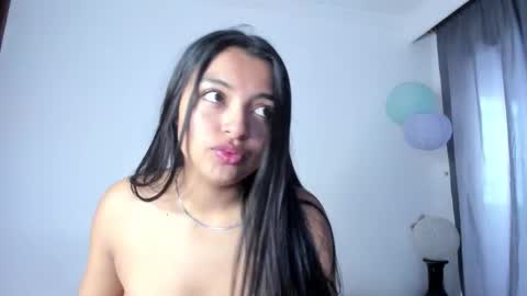 Snapshot of sweet_cinamon69 chatting on 8, 9, 2025 Canela online show from 8, 9, 2025