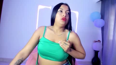 Snapshot of sweet_cinamon69 chatting on 13, 10, 2025 Canela online show from 13, 10, 2025