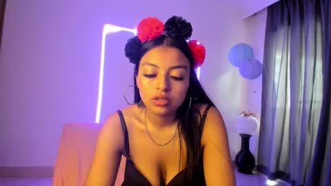 Snapshot of sweet_cinamon69 chatting on 16, 12, 2025 Canela online show from 16, 12, 2025