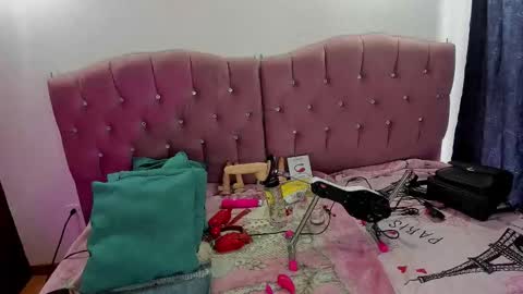  emmili  online show from 22, 10, 2025