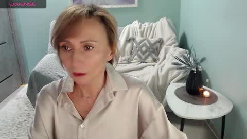 Snapshot of sweet_kitty5 chatting on 19, 9, 2025 Helen online show from 19, 9, 2025