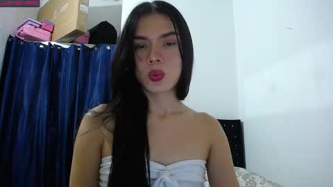 Snapshot of sweet_lady_16 chatting on 11, 11, 2025 Lady online show from 11, 11, 2025