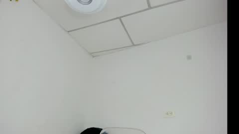 Snapshot of sweet_litle chatting on 24, 4, 2026 sweet_litle online show from 24, 4, 2026
