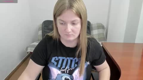 Snapshot of sweet_melody_of_ur_heart chatting on 4, 10, 2025 Mila online show from 4, 10, 2025