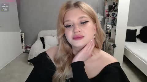 Snapshot of sweet_nicole_333 chatting on 28, 3, 2026 sweet_nicole_333 online show from 28, 3, 2026