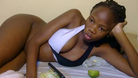 Snapshot of sweet_poppy2 chatting on 15, 7, 2026 poppy online show from 15, 7, 2026