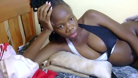 Snapshot of sweet_poppy2 chatting on 20, 7, 2026 poppy online show from 20, 7, 2026