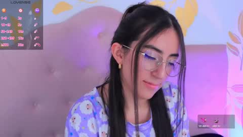 Sammy Lauren online show from 8, 3, 2025