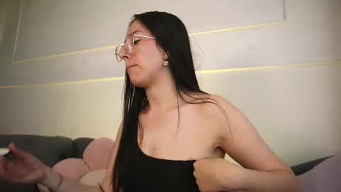 Snapshot of sweet_sammy_7 chatting on 19, 6, 2026 Sammy Lauren online show from 19, 6, 2026