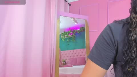Snapshot of sweet_starxx chatting on 5, 4, 2026 Yeileen online show from 5, 4, 2026