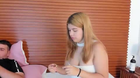 Snapshot of sweetandwilld chatting on 8, 4, 2026 sweetandwilld online show from 8, 4, 2026