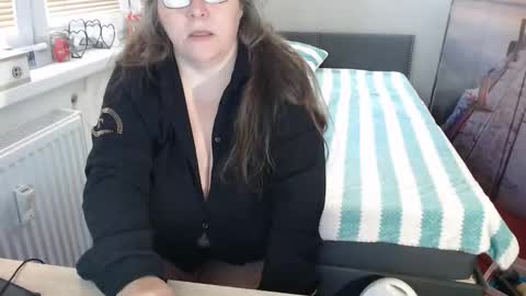 Sweetboobs85h online show from 20, 10, 2025