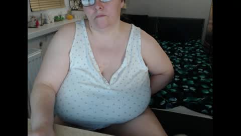 Sweetboobs85h online show from 6, 4, 2026