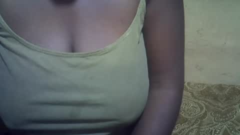 Snapshot of sweetdivah2 chatting on 19, 6, 2026 divinah online show from 19, 6, 2026