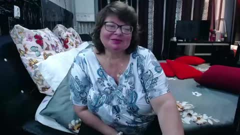 Snapshot of sweetestmilf4you chatting on 30, 4, 2026 sweetestmilf4you online show from 30, 4, 2026