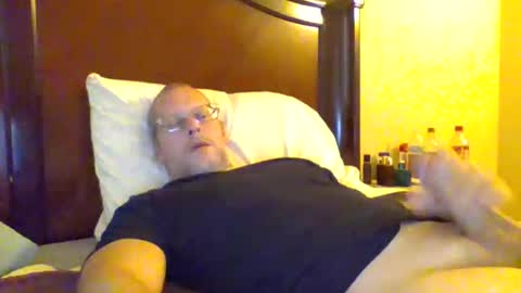 Snapshot of sweetg233 chatting on 15, 10, 2025 sweetg233 online show from 15, 10, 2025