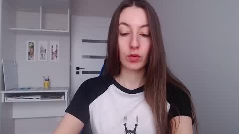 Snapshot of sweetheart_77 chatting on 4, 2, 2026 Emma online show from 4, 2, 2026