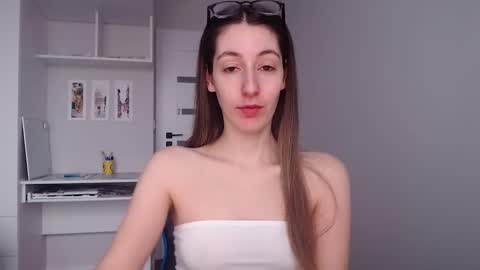 Snapshot of sweetheart_77 chatting on 6, 2, 2026 Emma online show from 6, 2, 2026