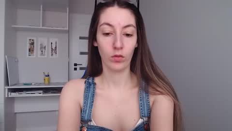 Snapshot of sweetheart_77 chatting on 9, 2, 2026 Emma online show from 9, 2, 2026