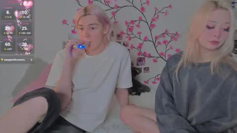 Snapshot of sweethearts_friends chatting on 10, 3, 2026 sweethearts_friends online show from 10, 3, 2026