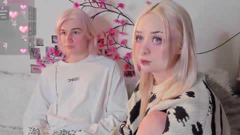 Snapshot of sweethearts_friends chatting on 1, 4, 2026 sweethearts_friends online show from 1, 4, 2026