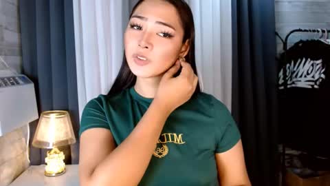 sweetiefox1 online show from 12, 9, 2025