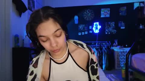 Snapshot of sweetieslikebutter chatting on 2, 2, 2026 Blu Sweets online show from 2, 2, 2026