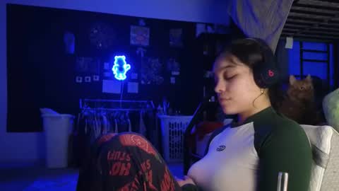 Snapshot of sweetieslikebutter chatting on 18, 2, 2026 Blu Sweets online show from 18, 2, 2026