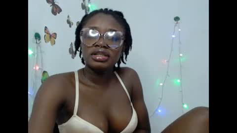 Snapshot of sweetjuicyclit chatting on 24, 6, 2026 zuri online show from 24, 6, 2026