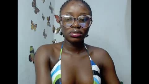 Snapshot of sweetjuicyclit chatting on 12, 7, 2026 zuri online show from 12, 7, 2026