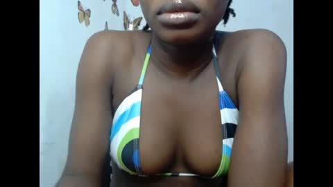 Snapshot of sweetjuicyclit chatting on 17, 7, 2026 zuri online show from 17, 7, 2026